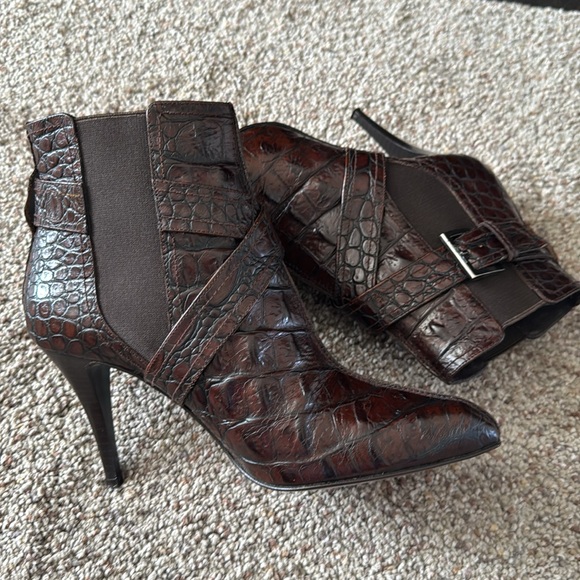 Donald J Pliner Heeled Ankle Boots - Picture 6 of 9